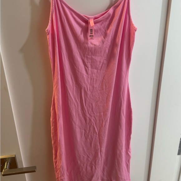 Pink Ribbed Tank Top - Picture 2 of 3